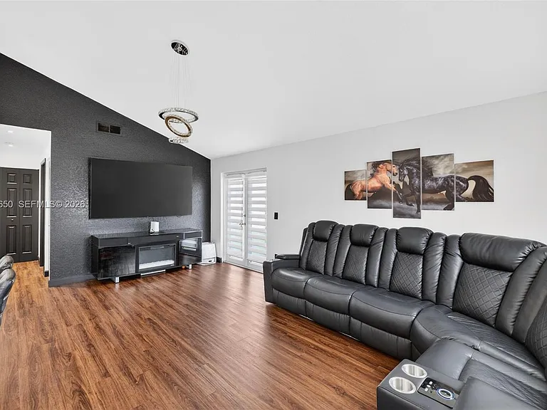 1710 SW 83rd Ter — Photo 5
