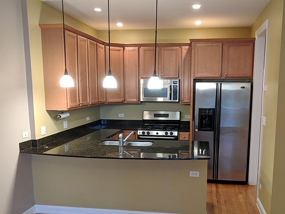 4th image of 1532 W Fullerton Ave APT 2