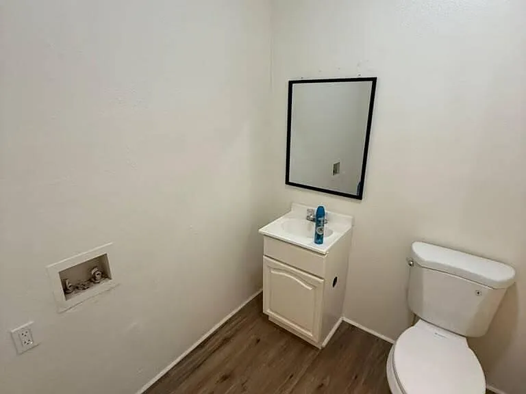 1305 N C Ave — Photo 14