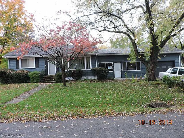 702 Peffer Ave photo 1