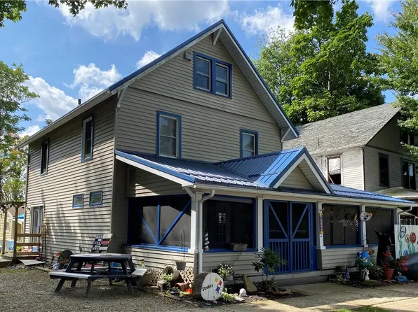 10869 Brown St, Conneaut Lake, PA 16316