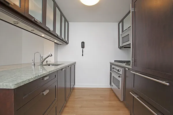 Rented by BLU Real Estate | media 26