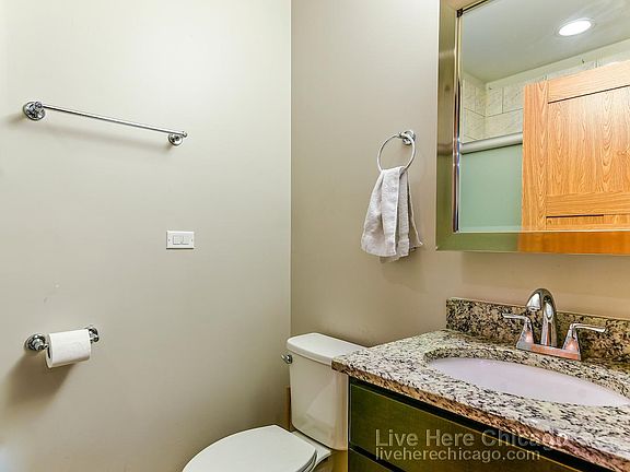 4th image of 2200 W Medill Ave #2