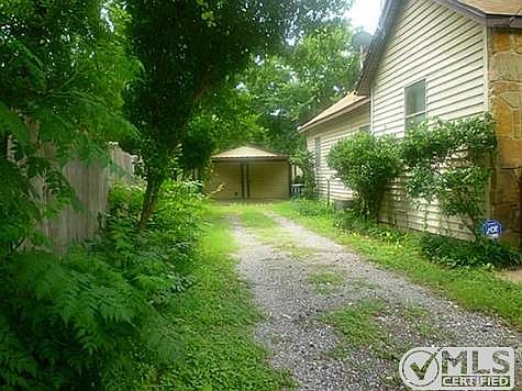 3rd image of 2418 Dell St