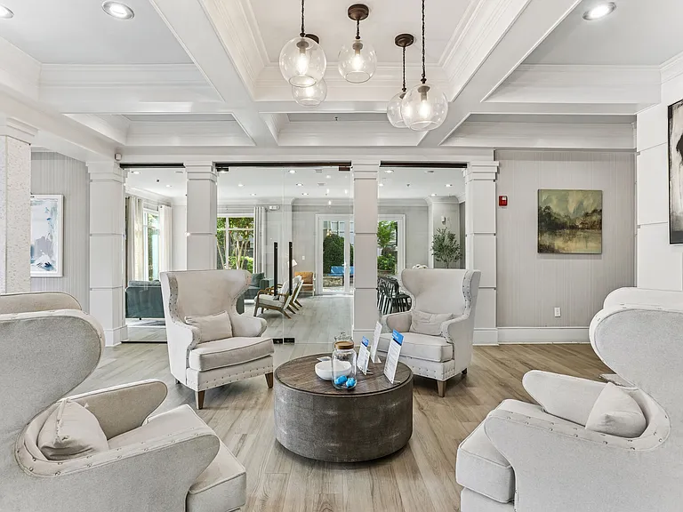 Avana Uptown — Photo 22