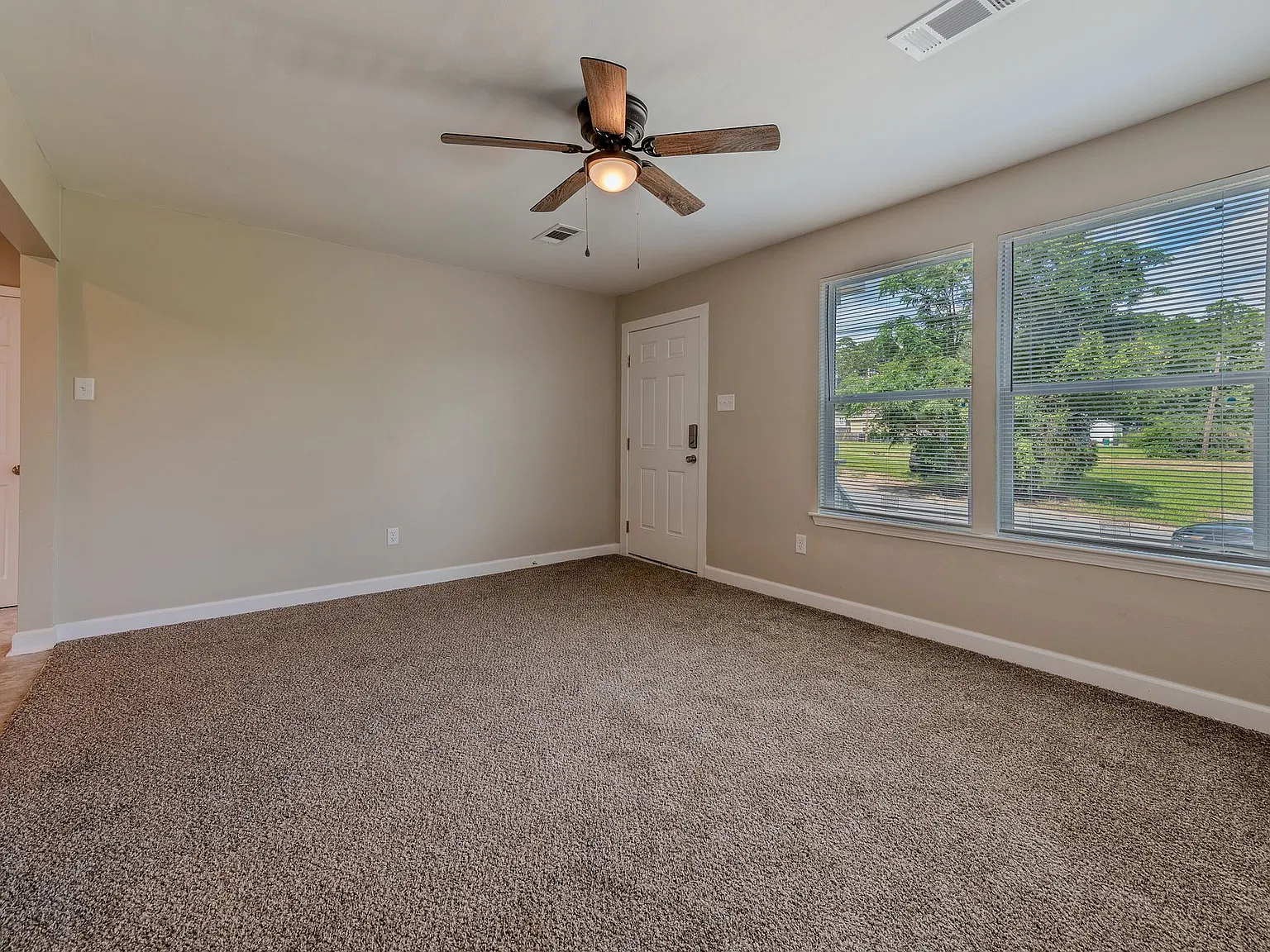2616 Jefferson St — Photo 3
