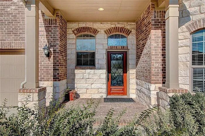4 bed, 2.5 bath, 3244 sqft, $2,995 — Photo 2