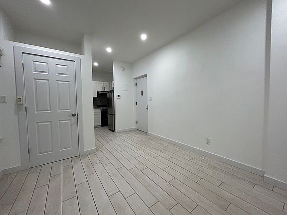 4th image of 404 W 46th St APT 1C