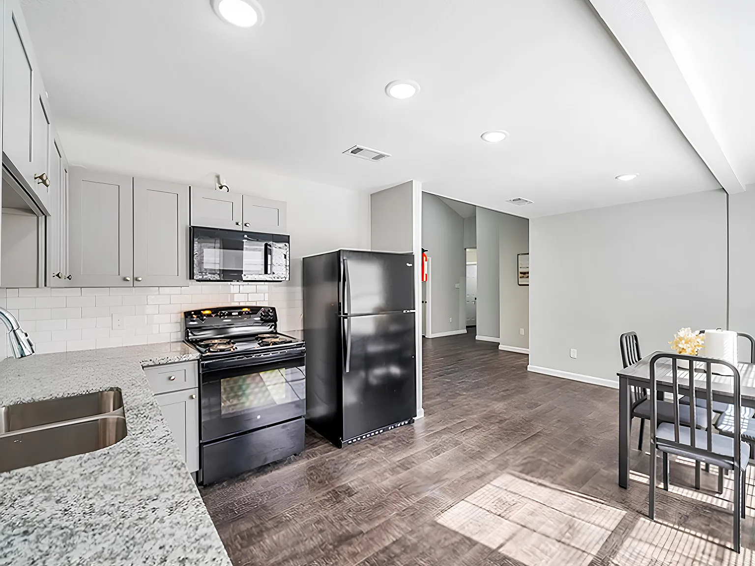 4 bed, 3.5 bath, 2007 sqft, $1,118 — Photo 4