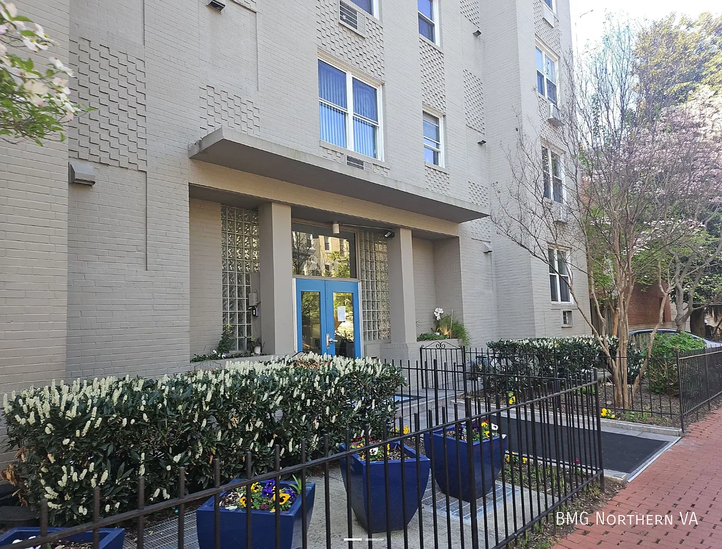 Charming 1 Bed 1 Bath Mid-Rise Condo In West End - Between Dupont Circle & Foggy Bottom — Photo 1