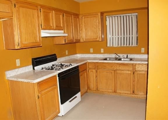 3rd image of 1815 E Babbitt Ln
