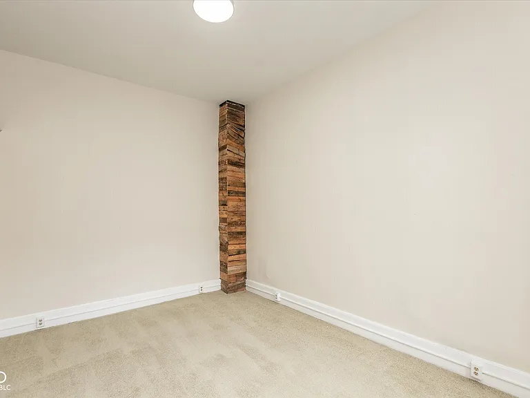 77 E Jefferson St — Photo 14