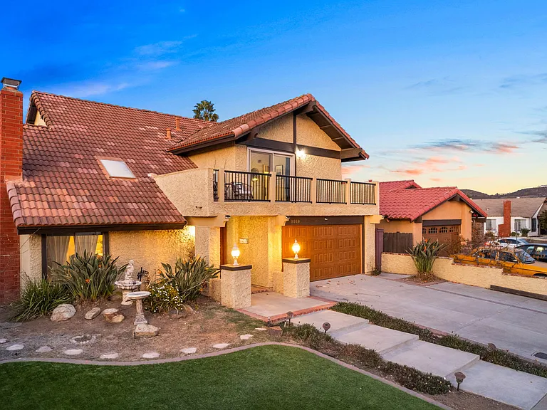 8916 Capricorn Way — Photo 2