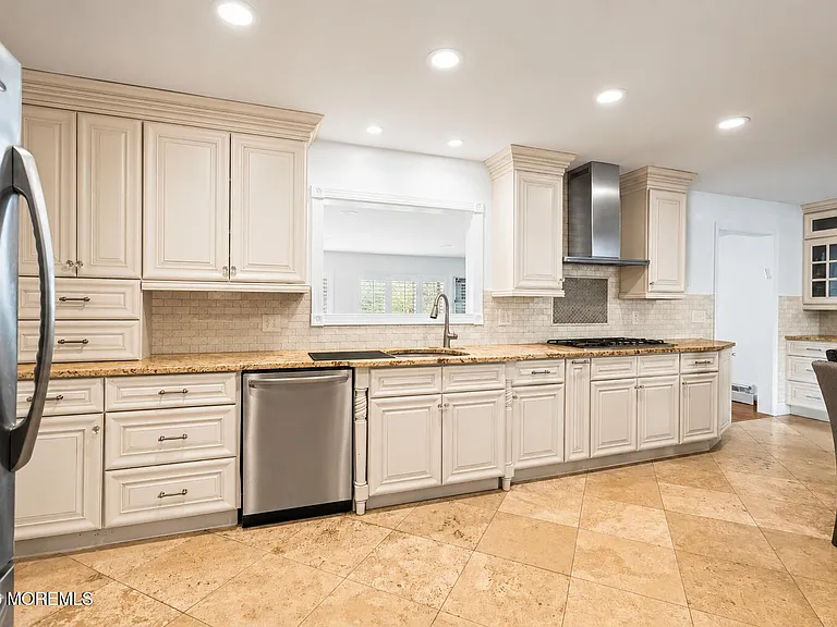 41 Poplar Ave — Photo 6