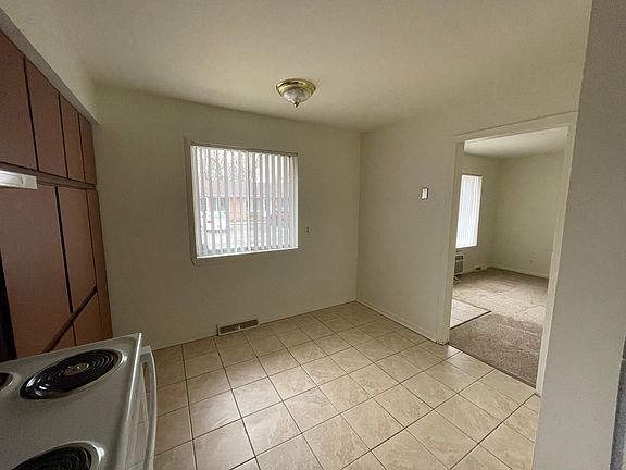 3rd image of 1198 E Cross St #3