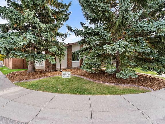 3rd image of 479 W Bracewood Cres SW