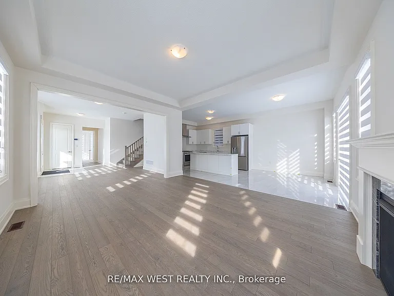 2215 Crystal Dr — Photo 9