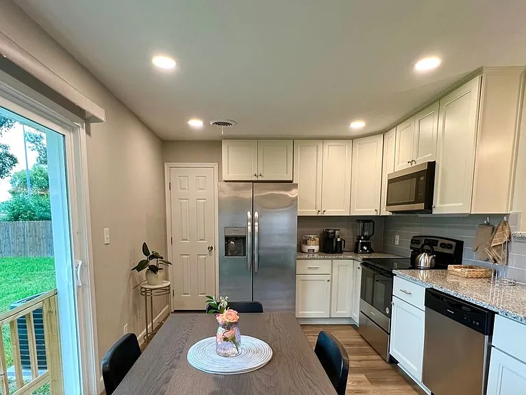 908 Serf Ct — Photo 11