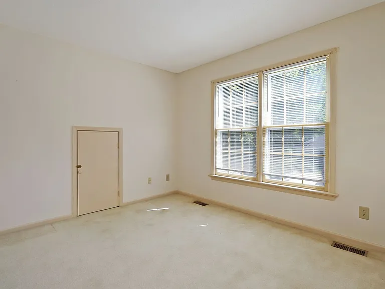 109 Larkspur Holw — Photo 14