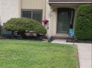 4 Pine Woods Ct, Reading, PA 19607