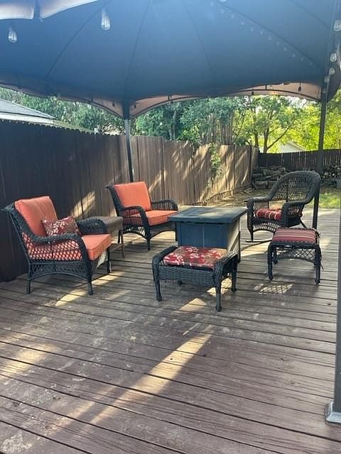 1st image of 3017 Woodbridge Dr