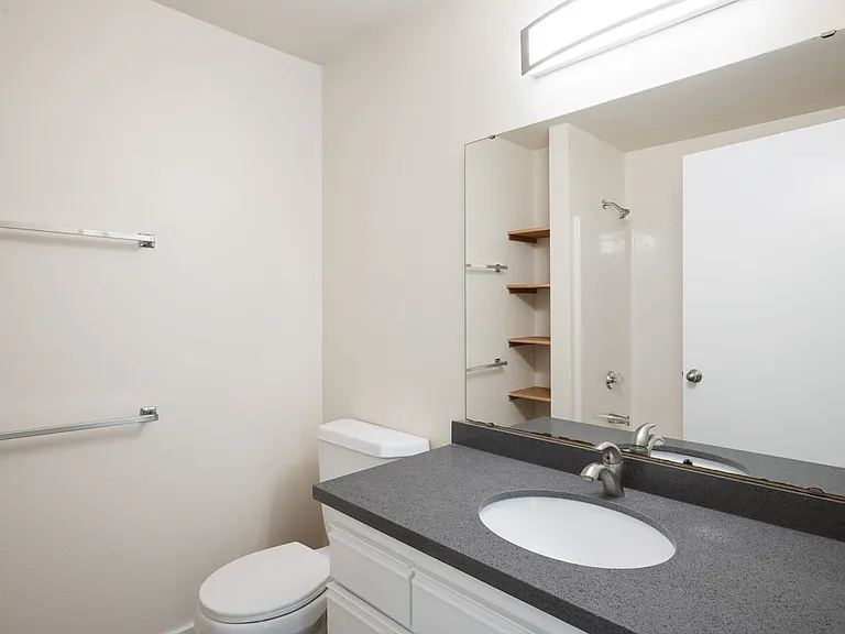 Daniels Apartments — Photo 7