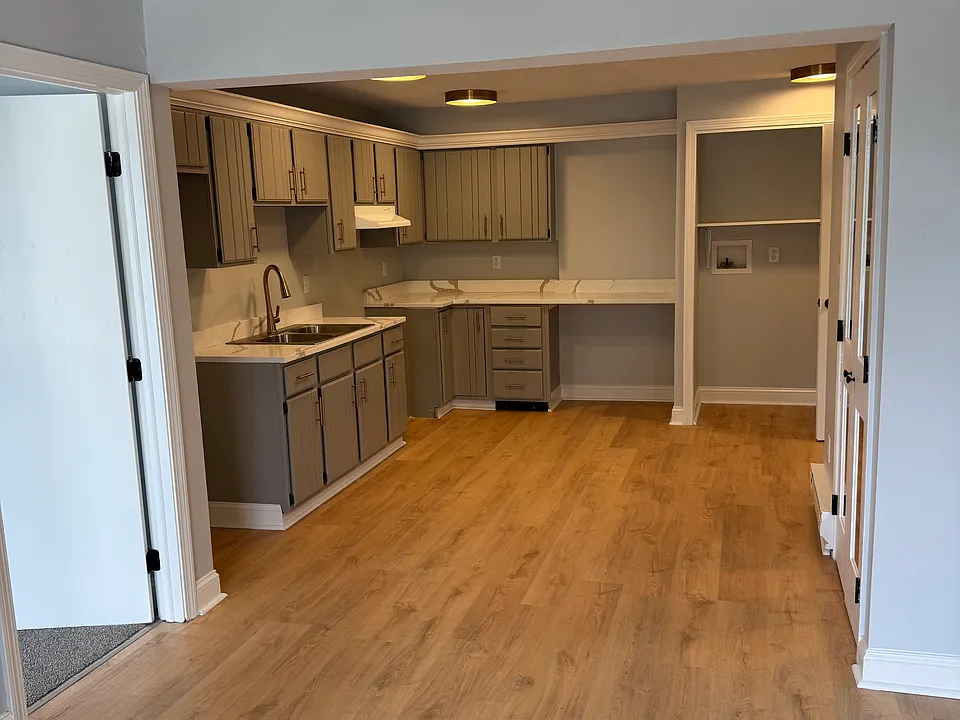 5 Front St #12