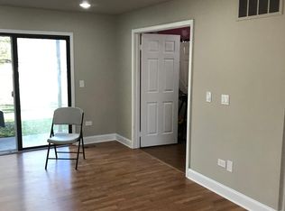 371 Sandhurst Cir APT 2, Glen Ellyn, IL 60137
