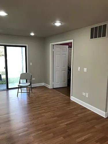 371 Sandhurst Cir #2 Photo 1