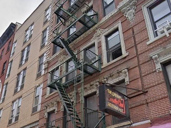 3rd image of 174 Mulberry St APT 3