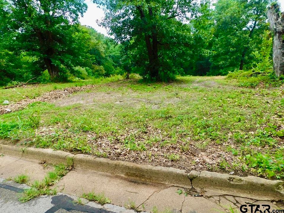 2nd image of 3112 Lakewood Dr
