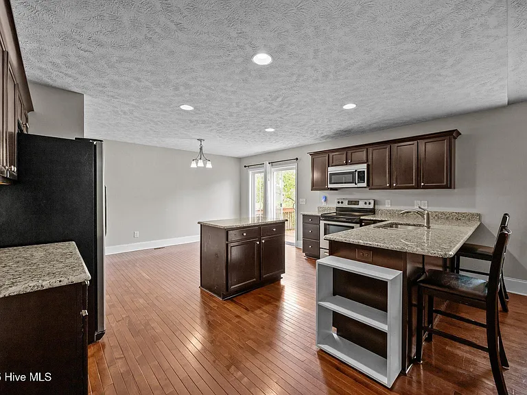 123 Lightwater Dr — Photo 16