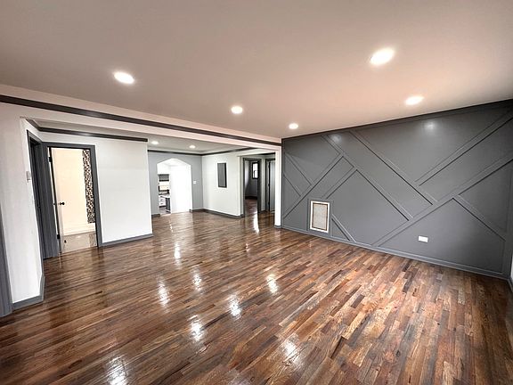 3rd image of 25127 S Tryon St