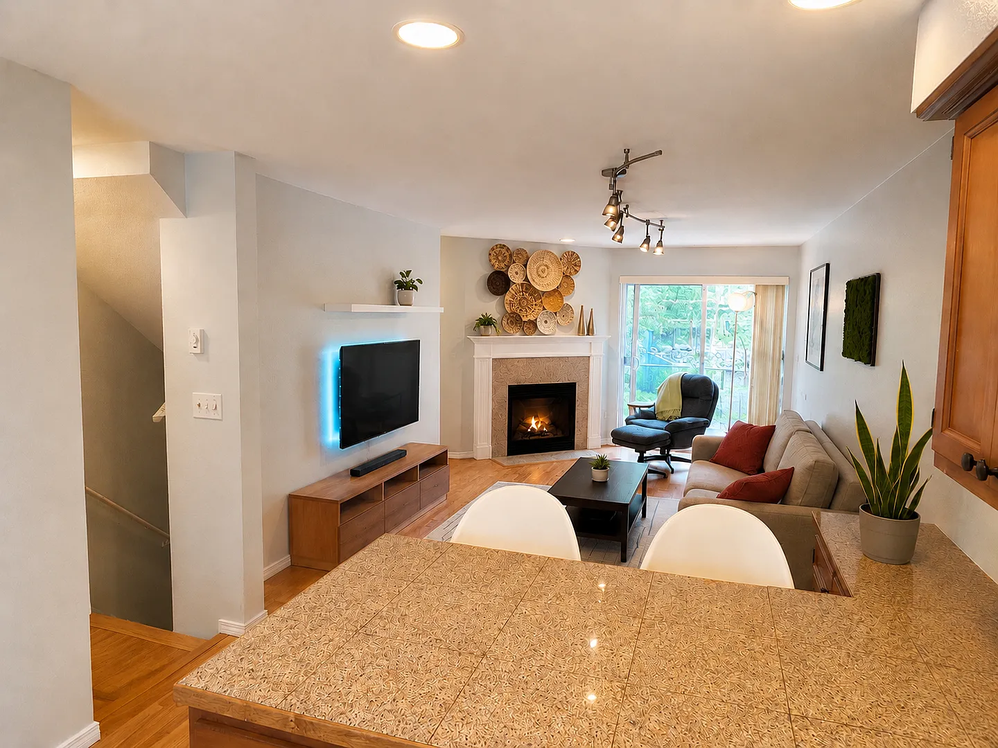Beacon Hill Townhome — Photo 2