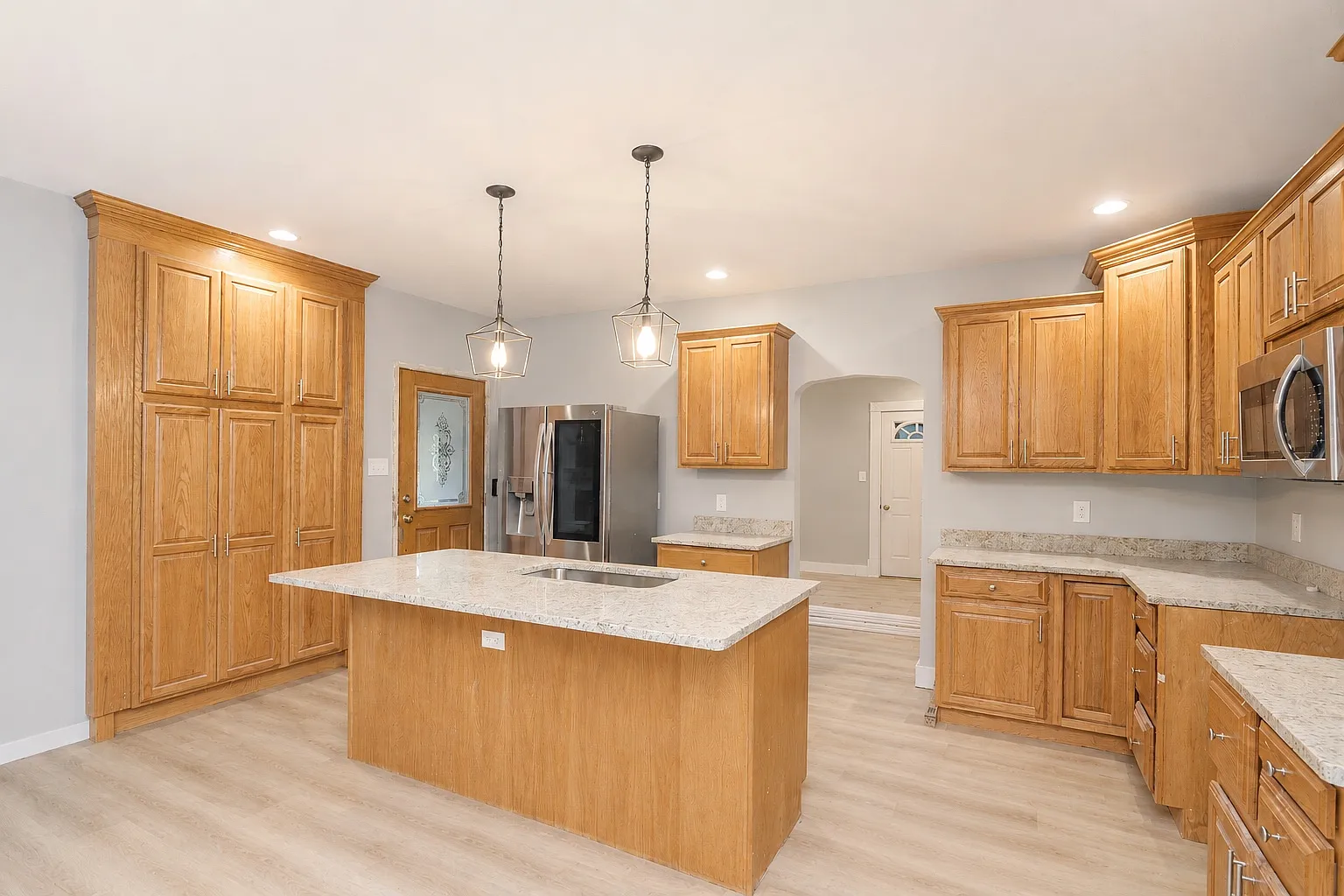 2 bed, 1.5 bath, 1550 sqft, $2,000 — Photo 1