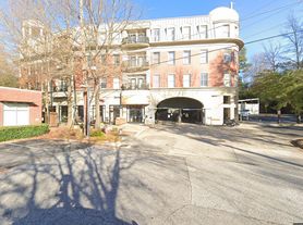 560 Dutch Valley Rd NE