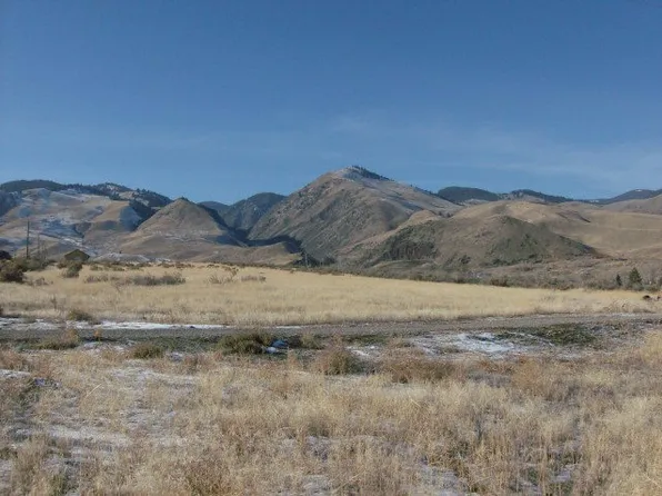 Fulton St, Salmon, ID 83467