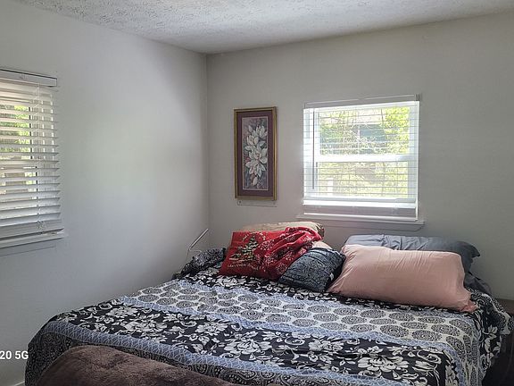 5th image of 160 Caron Dr