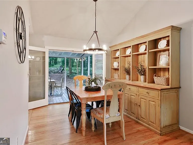 130 Cains Cove Dr — Photo 8