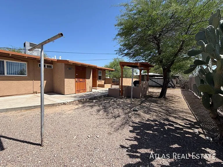 1932 S Campbell Ave — Photo 6