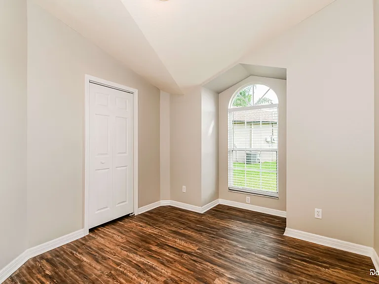 306 NE 17th Pl — Photo 11