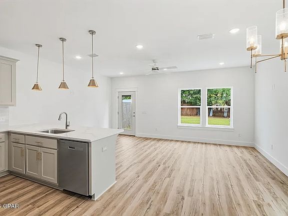 5th image of 924 Grace Ave
