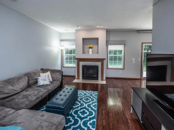 8088 Stratford Cir S, Shakopee, MN 55379