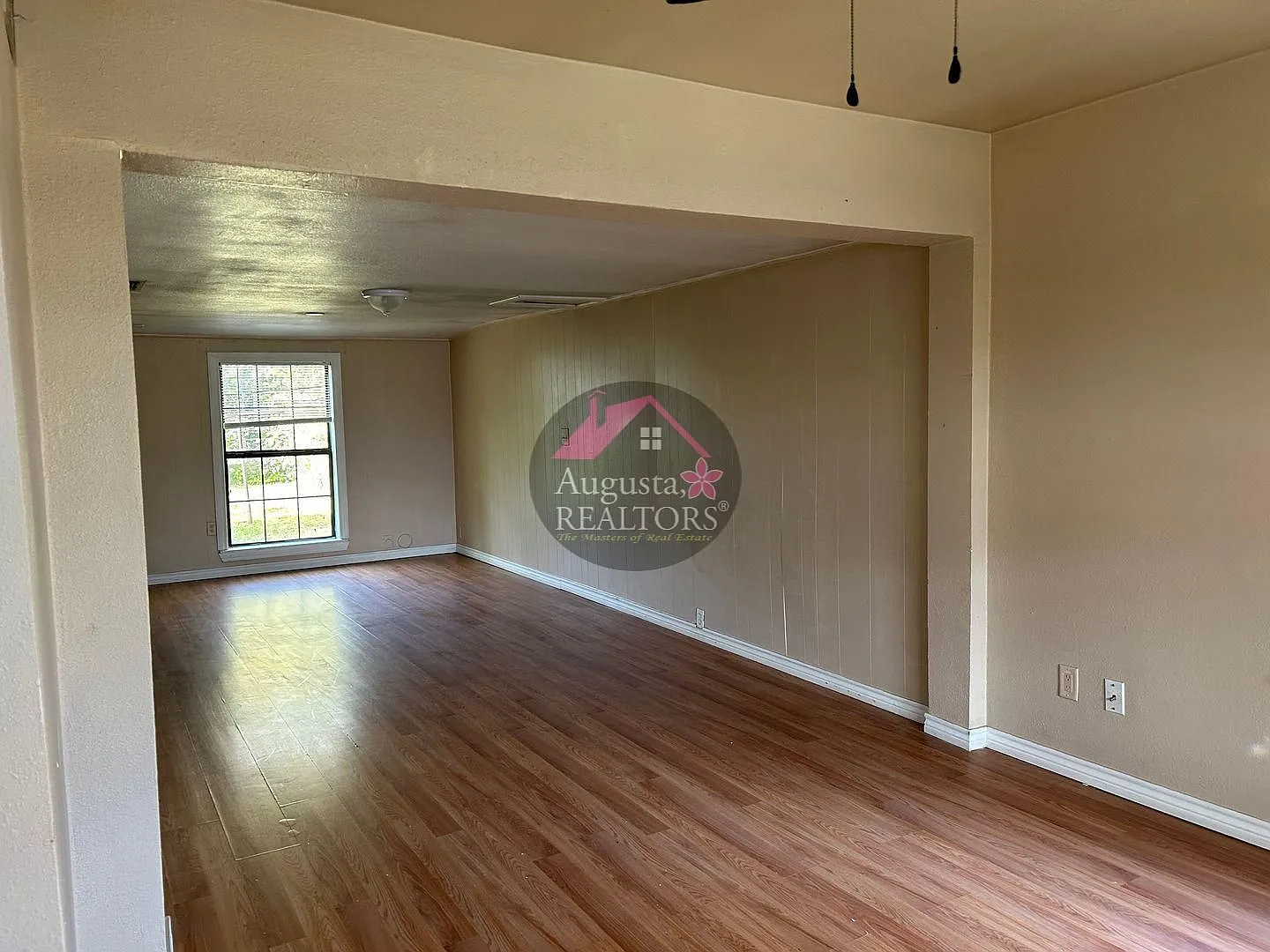 3 Bed 1 Bath!! — Photo 4