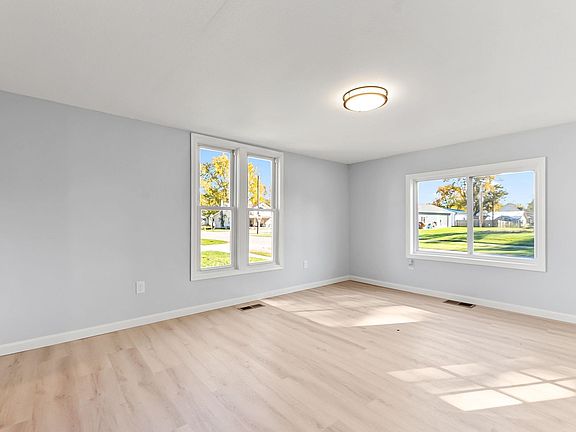 5th image of 411 E Green St
