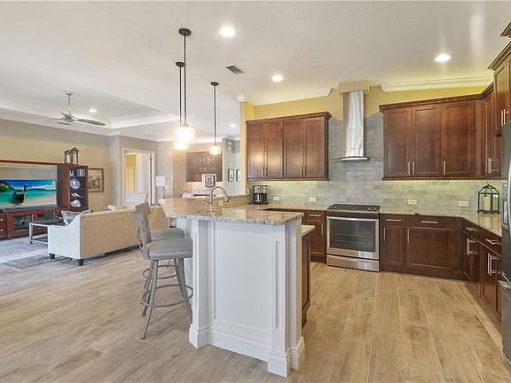 4th image of 8379 Bridgeport Bay Cir