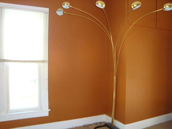 5th image of 305 N Elm St