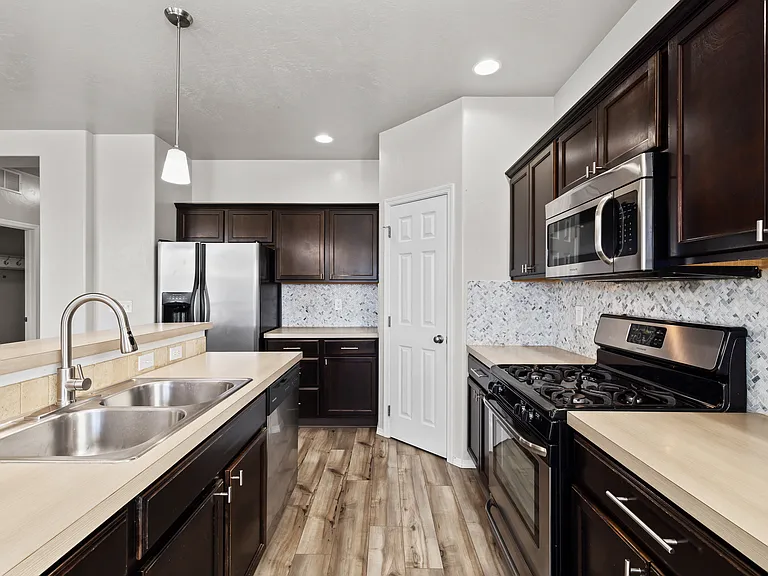 3145 S Mystic Seaport Ave — Photo 15