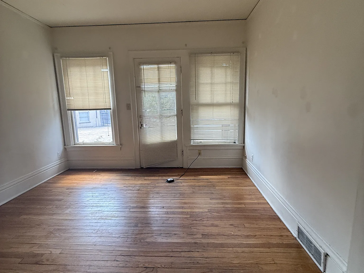 622 Howard Place - B — Photo 2