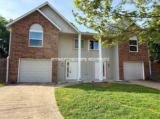 203 NW Market Pl APT A, Lees Summit, MO 64063
